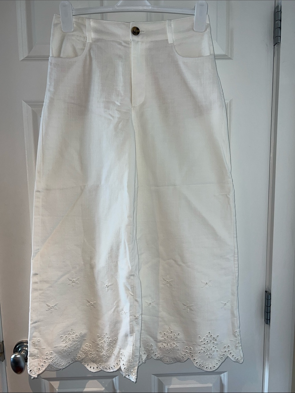 NWT Zara Cream Wide Leg Scalloped Eyelet Hem Pants - size small